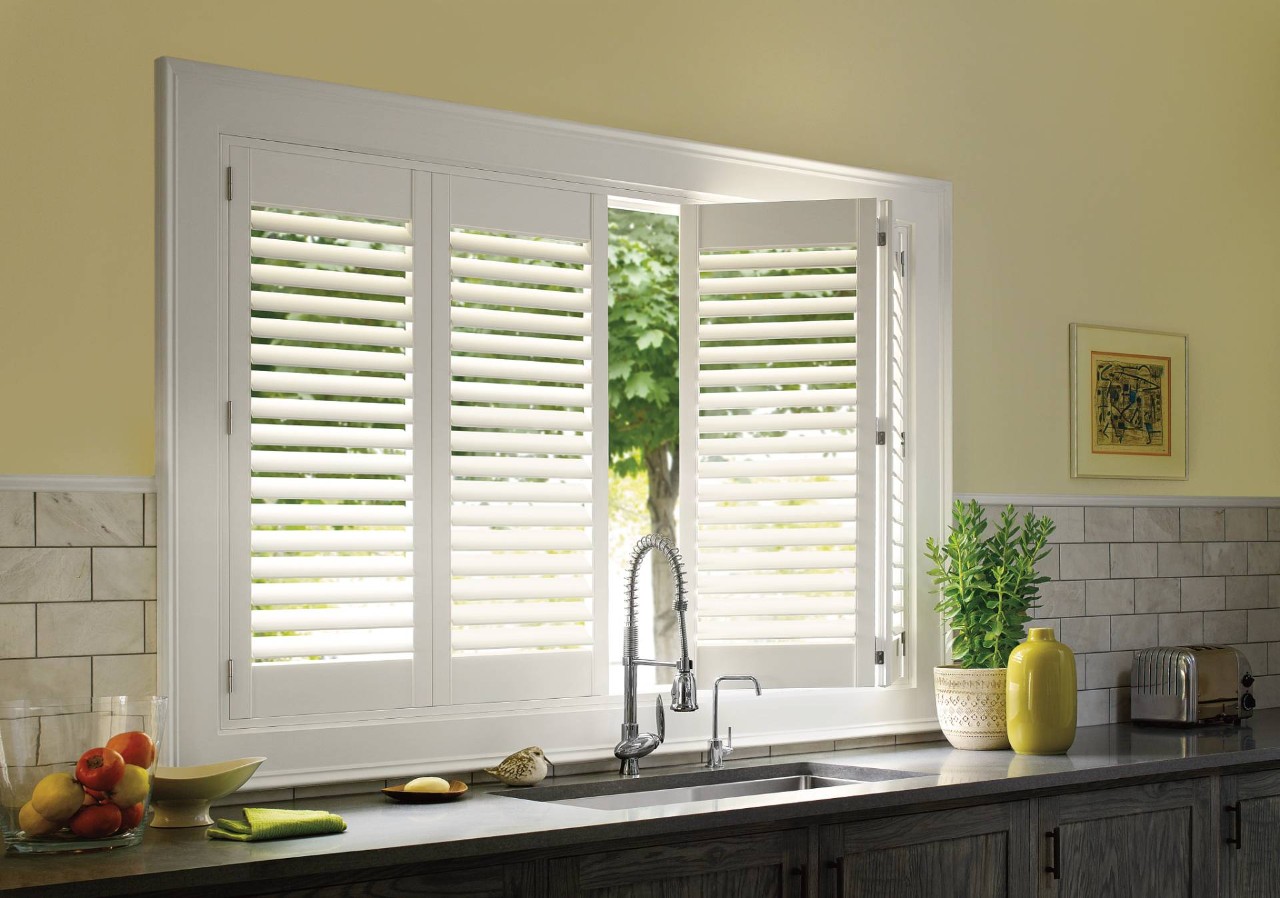 Hunter Douglas Palm Beach™ Polysatin™ Vinyl Shutters near Wenonah, New Jersey (NJ)